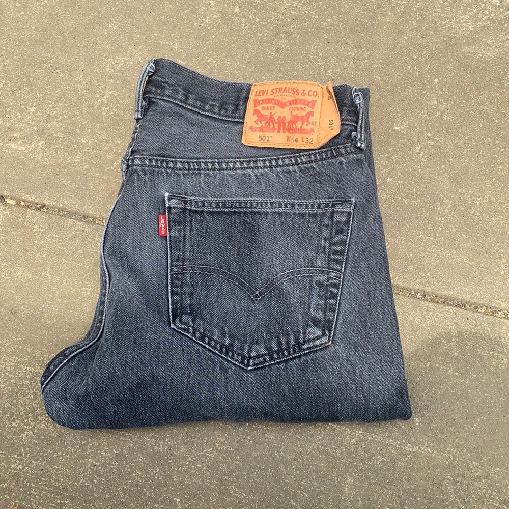 Men Levi Jean size 34x32 style 501